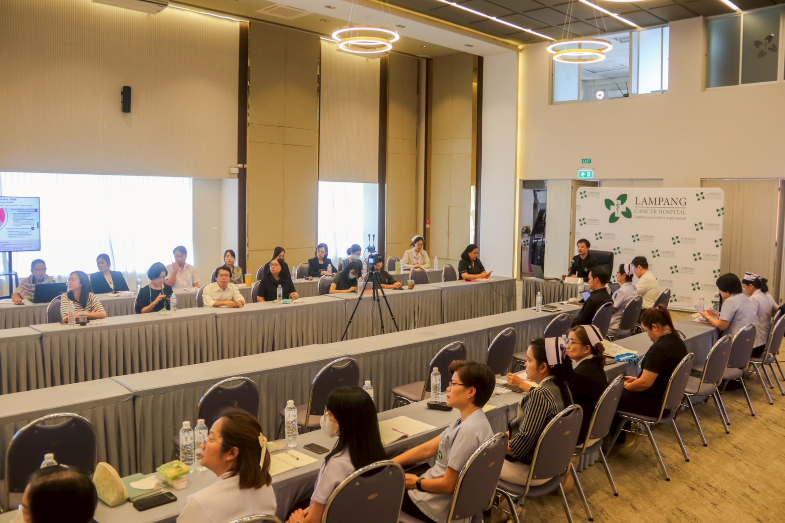 จัดประชุมชี้แจงนโยบายกรมการแพทย์ ประจำปีงบประมาณ พ.ศ. 2569 โดยนายแพทย์รวินท์ อิงศิโรรัตน์ ผู้อำนวยการโรงพยาบาลมะเร็งลำปาง เพื่อสื่อสารให้บุคลากรทุกระด...