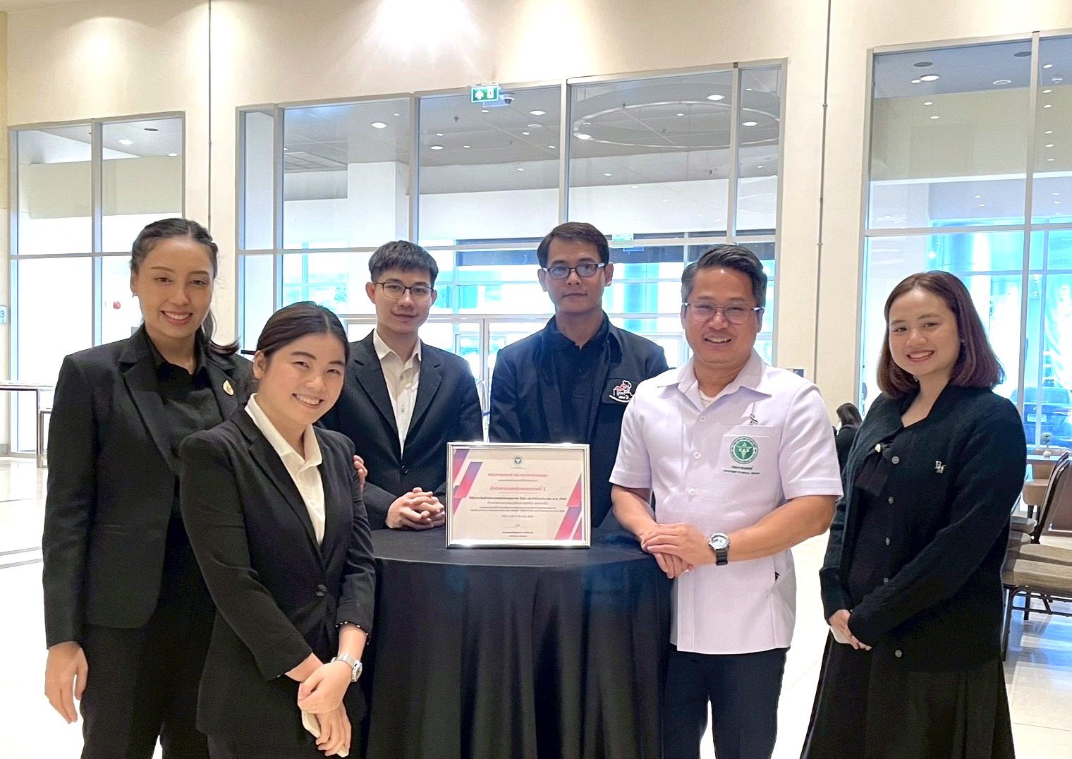 สำนักการแพทย์เขตสุขภาพที่ 2 โรงพยาบาลมะเร็งลำปาง ได้รับรางวัล “สำนักการแพทย์เขตสุขภาพ ดีเด่น ประจำปีงบประมาณ 2568 ด้านการรายงานข้อมูลได้อย่างถูกต้องแล...