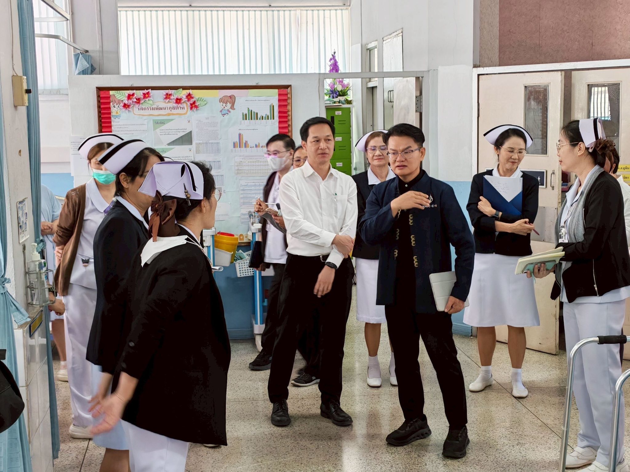 ผู้อำนวยการโรงพยาบาลมะเร็งลำปาง และคณะผู้บริหาร พร้อมด้วยบุคลากรโรงพยาบาลมะเร็งลำปาง ร่วมต้อนรับทีมผู้เยี่ยมสำรวจ จากศูนย์ความร่วมมือเพื่อการพัฒนาคุณภ...