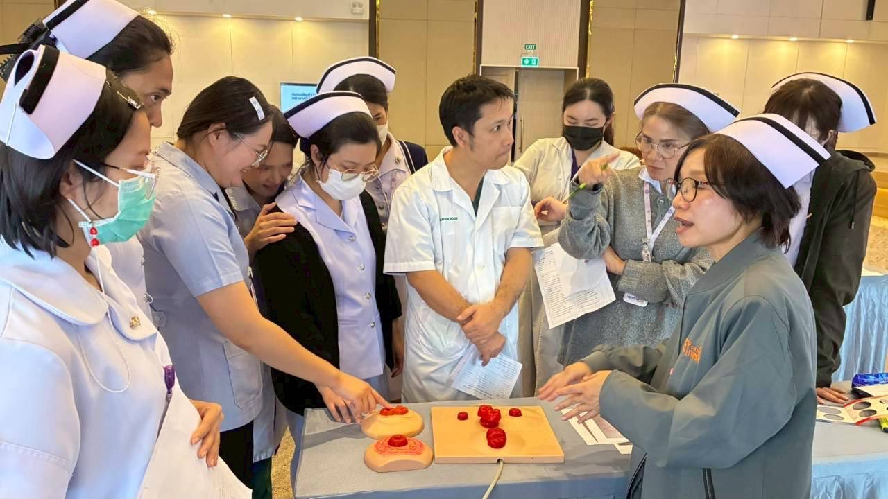 โครงการพัฒนาความรู้สู่ความเป็นเลิศสำหรับบุคลากรทางการพยาบาล จัดขึ้นโดยมีวัตถุประสงค์เพื่อพัฒนาสมรรถนะพยาบาลให้มีความรู้และทักษะในการดูแลผู้ป่วยมะเร็งท...