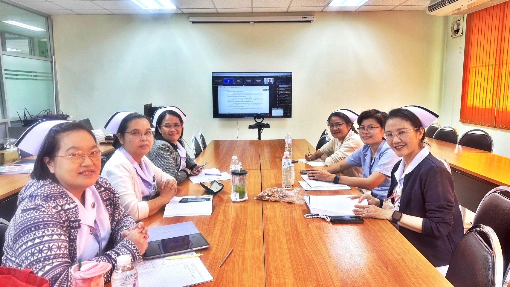 ประชุมการนำมาตรฐานและการประเมินคุณภาพการบริการพยาบาลในโรงพยาบาลสู่การปฏิบัติ ครั้งที่ 2 โดยมีวัตถุประสงค์เพื่อถ่ายทอดองค์ความรู้ เนื้อหา และทักษะที่เก...