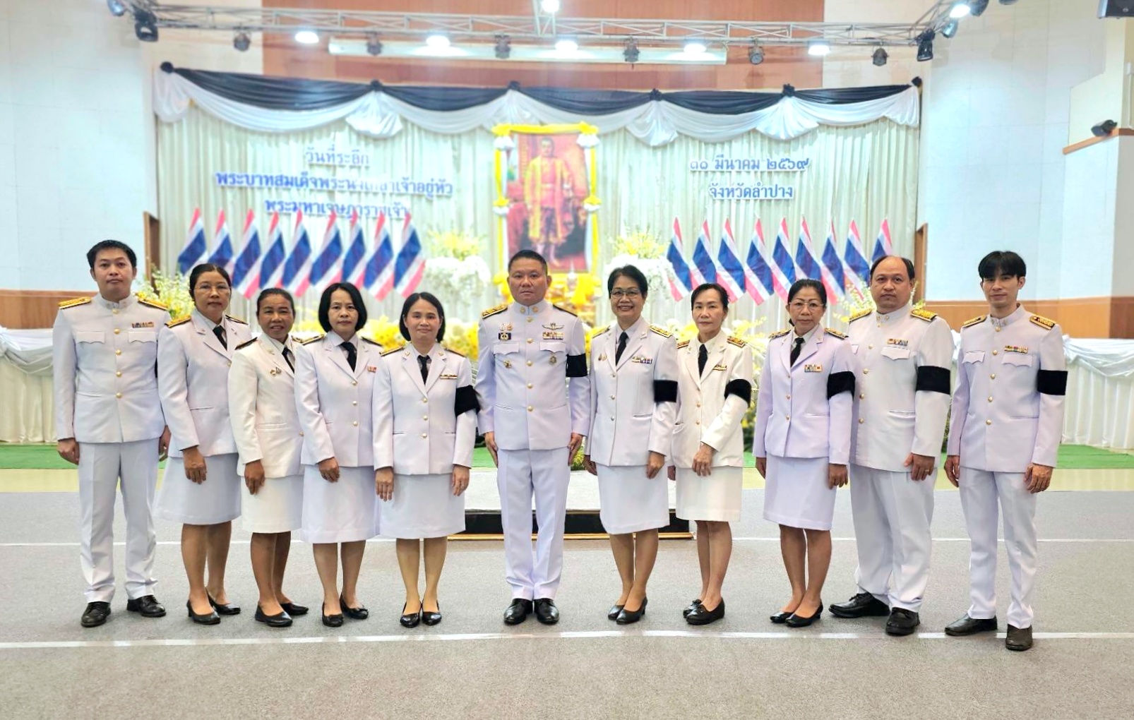 โรงพยาบาลมะเร็งลำปาง นำโดยนางสุรีย์รัตน์ พวงสายใจ รองผู้อำนวยการด้านการพยาบาล และคณะเจ้าหน้าที่ข้าราชการ ร่วมงานรัฐพิธี 