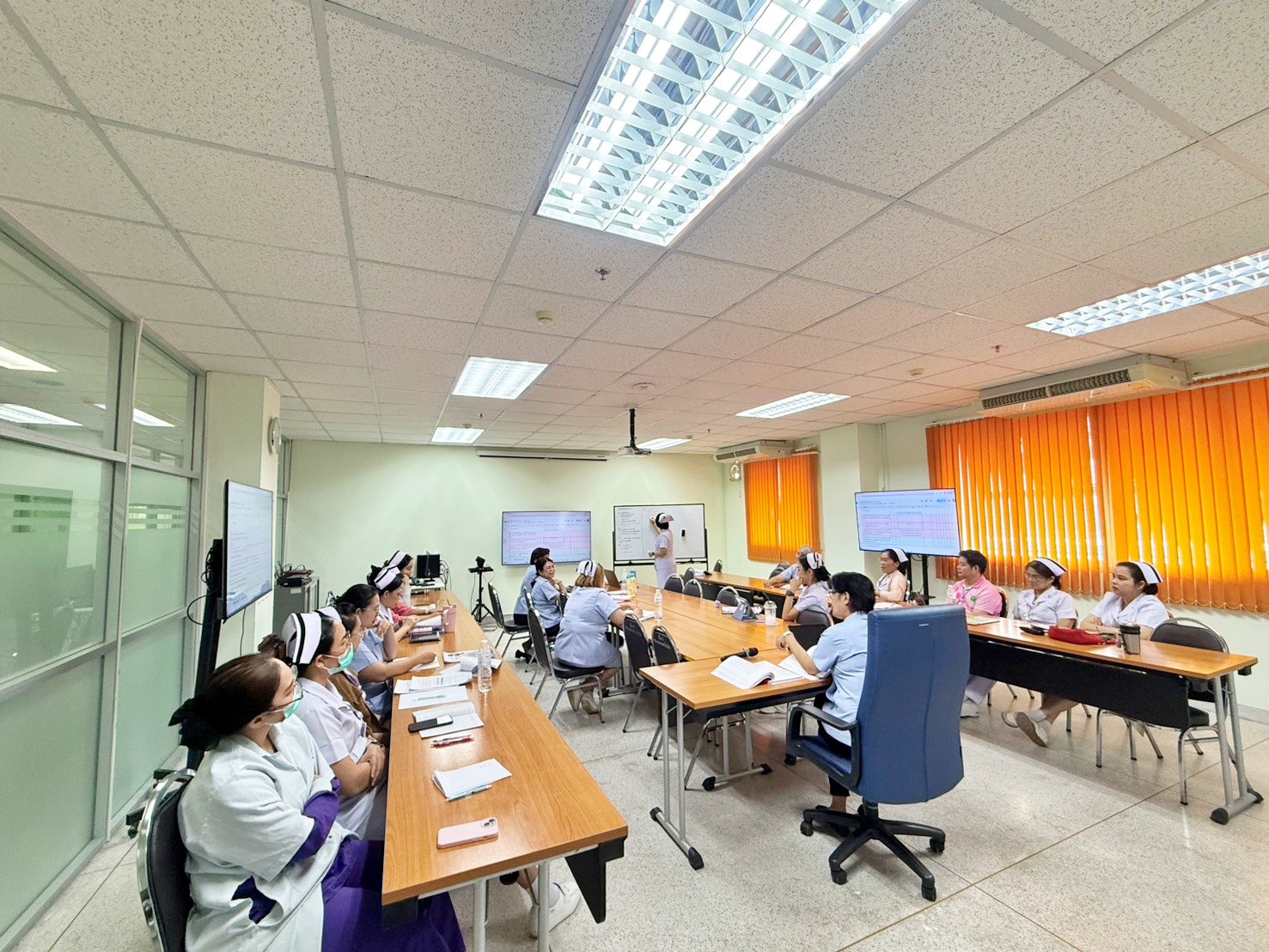 การอบรมเชิงปฏิบัติการ เรื่อง มาตรฐานและการประเมินคุณภาพการบริหารองค์กรพยาบาล การประชุมครั้งนี้มีวัตถุประสงค์เพื่อพัฒนาความรู้ ความเข้าใจของบุคลากรพยาบ...
