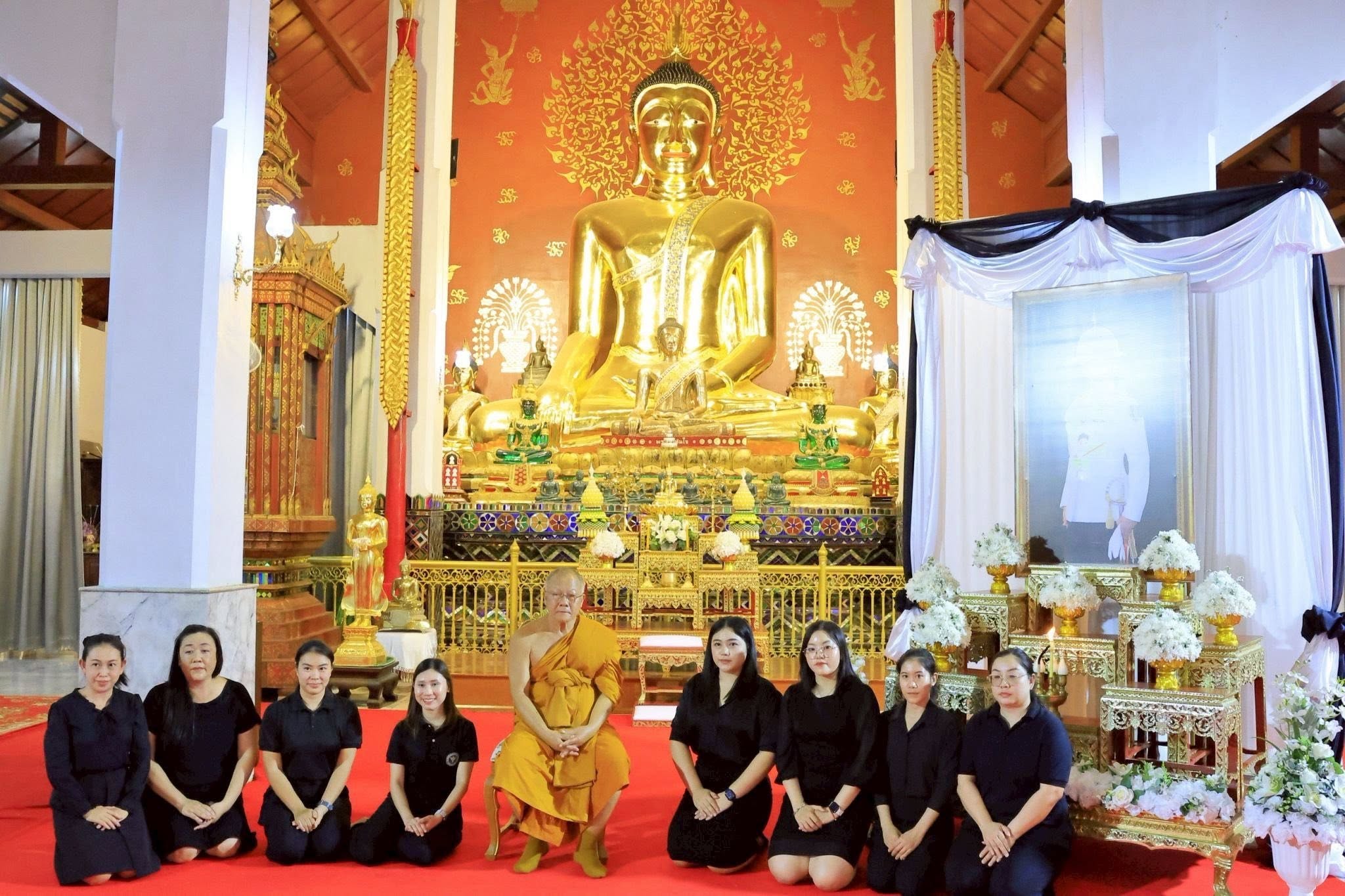 คณะเจ้าหน้าที่โรงพยาบาลมะเร็งลำปาง เข้าร่วมพิธีบำเพ็ญกุศลสวดพระอภิธรรม อุทิศถวายพระกุศลแด่ สมเด็จพระเจ้าลูกเธอ เจ้าฟ้าพัชรกิติยาภา นเรนทิราเทพยวดี กรม...